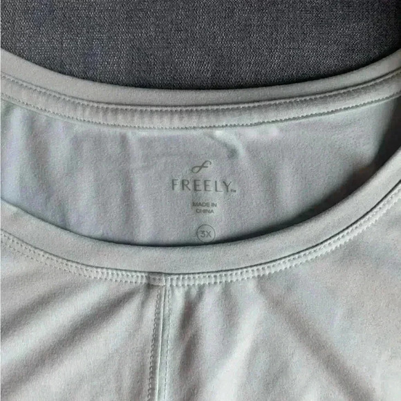 NWT Women’s Freely Celestial Blue Plus Twist Work Out Tank Top Size 3X - Picture 2 of 4